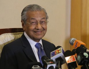 Dr M: Govt to review contracts of 17,000 political appointees