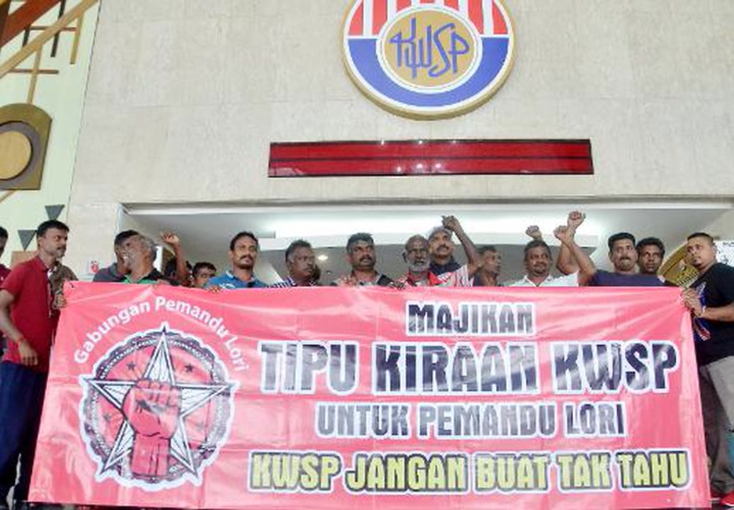 Lorry drivers angered over allegedly unpaid EPF contributions