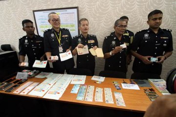 "Gang Tuah" busted for forging documents