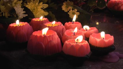 Скачать видео: Wesak Day parade attracts devotees and tourists in Kuala Lumpur