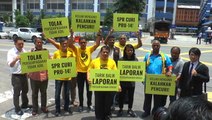 Bersih 2.0 activists turn up at Dang Wangi police HQ