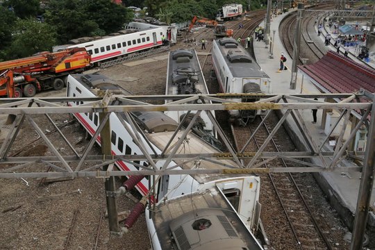 Japanese maker of train in deadly Taiwan crash finds design flaw