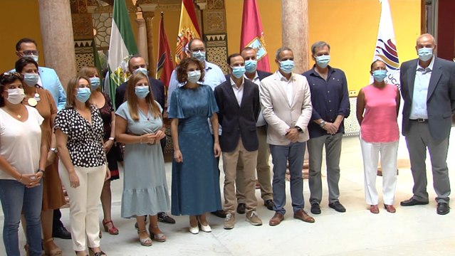 Montero visita el Ayuntamiento de Sanlúcar de Barrameda (Cádiz)