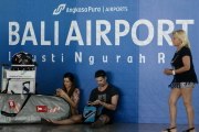 Travellers stranded as airlines limit Bali flights to guard against volcanic ash