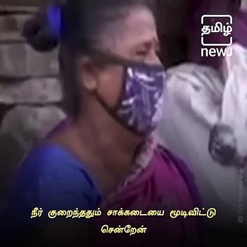 Mumbai Rains : Woman Stood On A Waterlogged Road To Warn Commuters Of Manhole