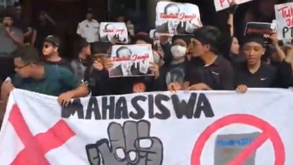 Varsity students hold rally over PTPTN