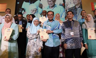 Tải video: PKR welcomes newly elected top leaders