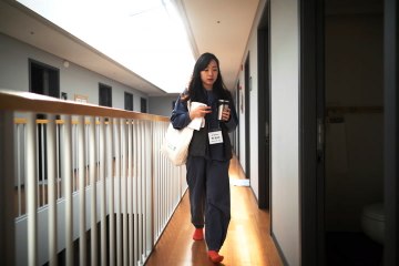 South Koreans send themselves to 'prison'