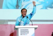 Anwar dedicates a poem to his steadfast followers