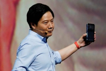 Xiaomi courts fans, investors at glitzy launch