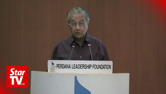 Dr M tells youths that good leaders set aside egos, rectify their mistakes