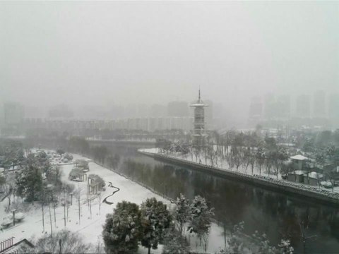 Heavy snowfall grips most parts of China