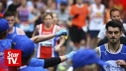 Seaweed pods cut waste and keep London's marathon running