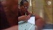 Universitária ajuda na alfabetização da avó no interior de Muqui