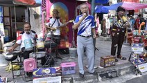 Busking for Tabung Harapan Malaysia