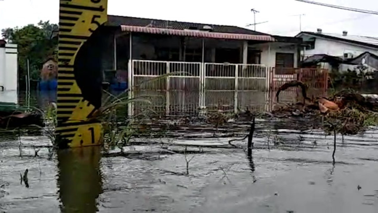 Penang residents prepare for floods