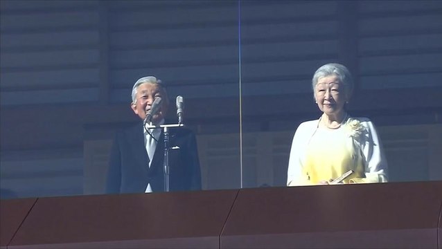 Japan's emperor draws thousands to palace for New Year message