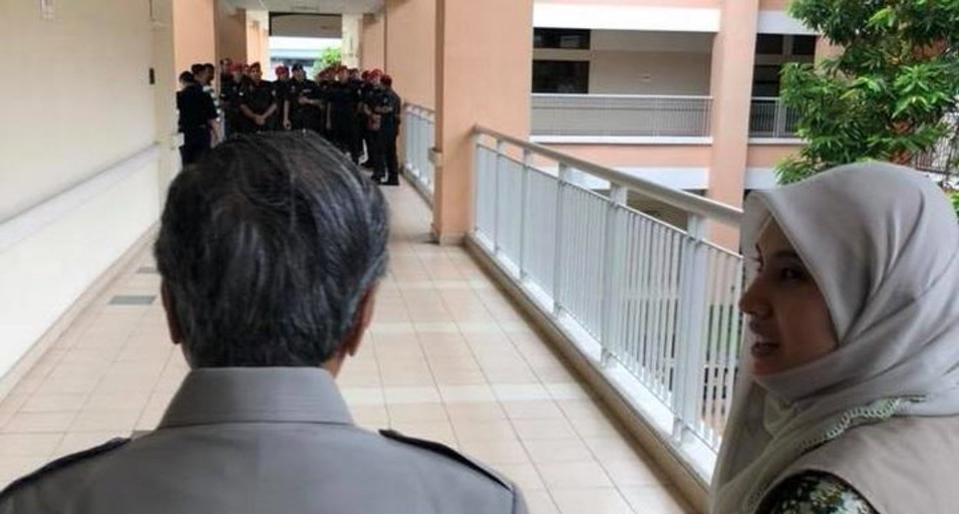 Access denied: Tun M barred from visiting Anwar