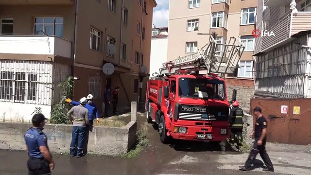 Karabük’te apartmanda çıkan yangında 2 kişi dumandan etkilendi