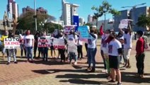 Família de Jaine Damásio realizam manifestação pedindo ajuda para encontrar homem acusado de feminicídio