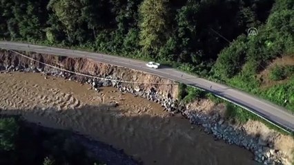 (DRONE) Bazı bölümleri çöken Dereli-Giresun yolu havadan görüntülendi