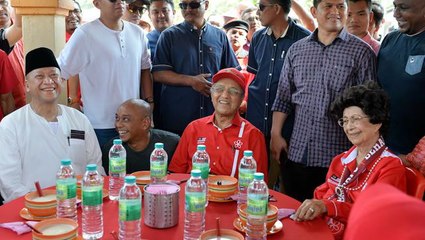 Conversation muted as Nazri meets Dr M in Kuala Kangsar