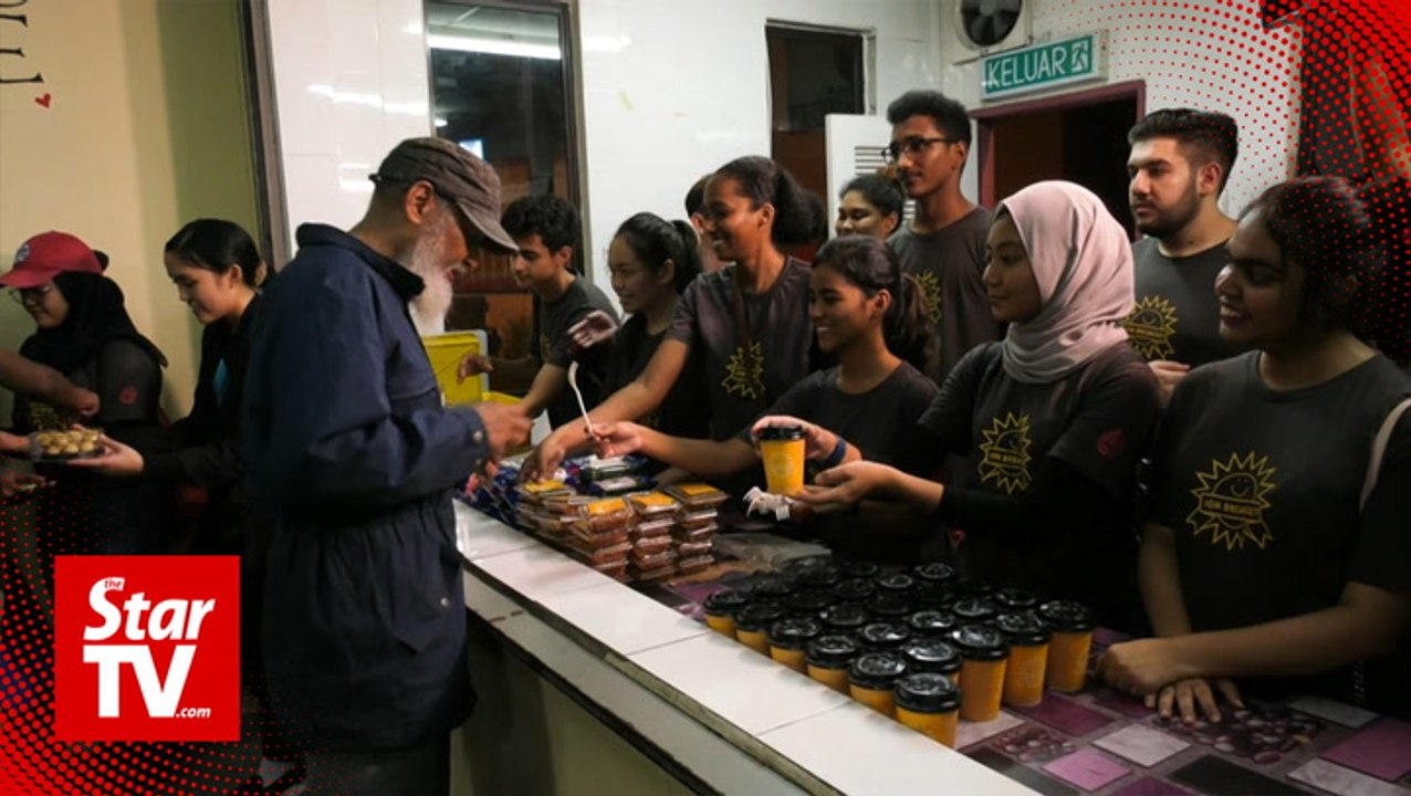 Jom Sahur: Pre-dawn meals for KL's homeless during Ramadan