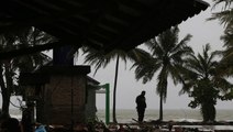 Indonesian coastline devastated as death toll from tsunami tops 400