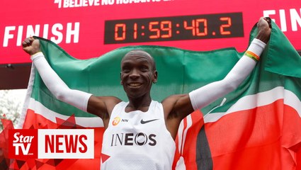 Kipchoge breaks two hour marathon barrier