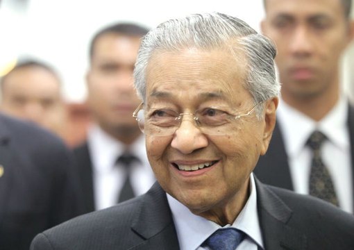 Senior citizens with red MyKad to get citizenship soon