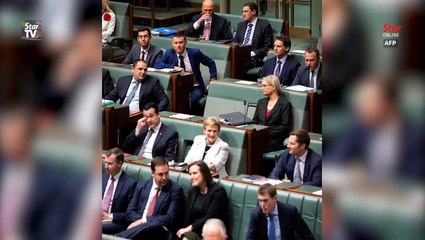 Australian PM stubbornly clings to power, offers possible second leadership vote