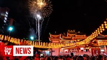 Crowds throng Thean Hou temple on CNY eve