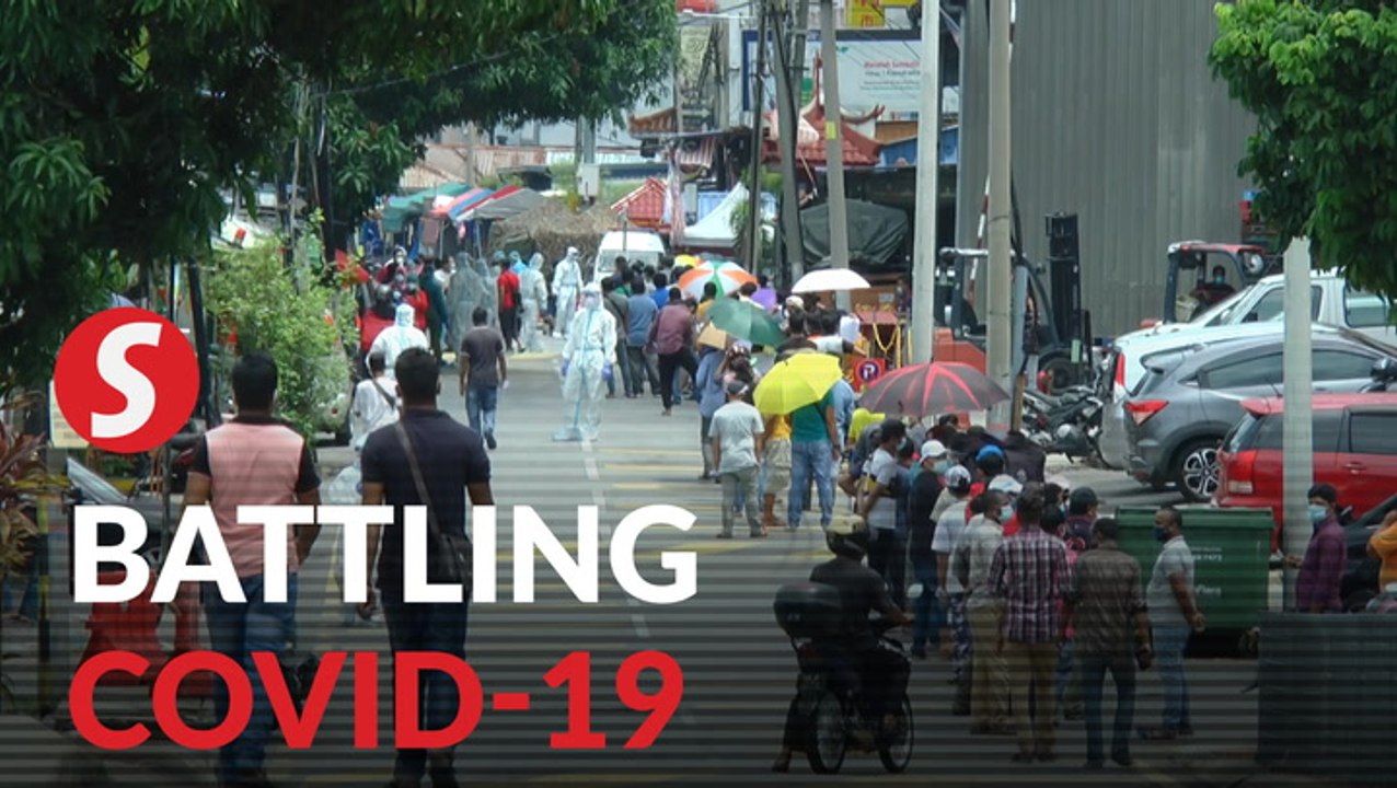 Massive queue as Chow Kit residents undergo Covid-19 screening