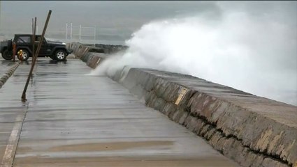 Hurricane Lane menaces Hawaii even though storm has weakened