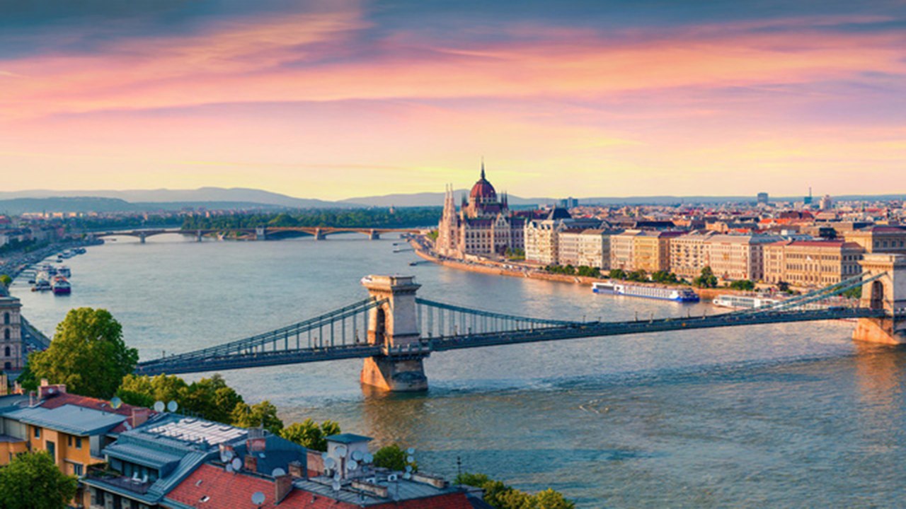 Thú vị cuộc thi nhặt rác trên sông ở Hungary | VTC
