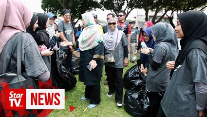 'Plogging' their way to cash from trash in Ampang