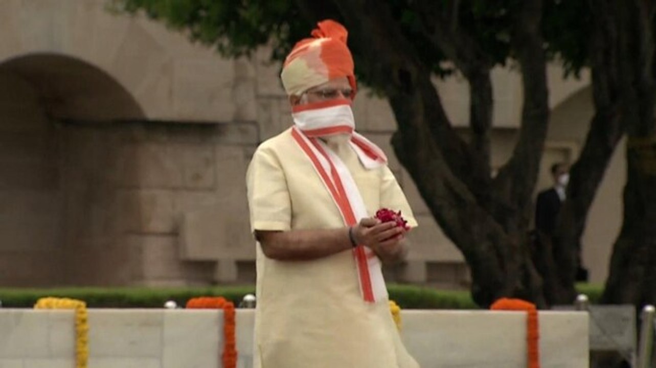 Independence Day: PM Narendra Modi pays tribute to Mahatma Gandhi at Rajghat