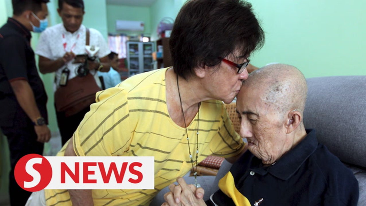 Selangor govt presents RM10,000 donation to ailing composer Ooi Eow Jin