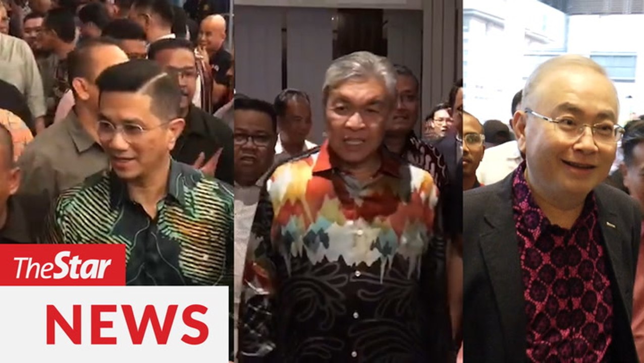 Political leaders attend dinner at Petaling Jaya hotel