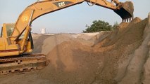 First time operating Caterpillar 320 Excavator Part 1 Al Rasmi offical