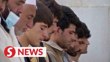 Muslims around the world observe Aidiladha