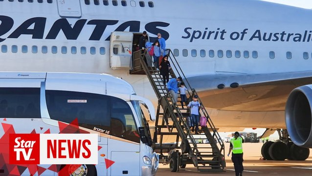 Coronavirus: Australians from Wuhan arrive at quarantine