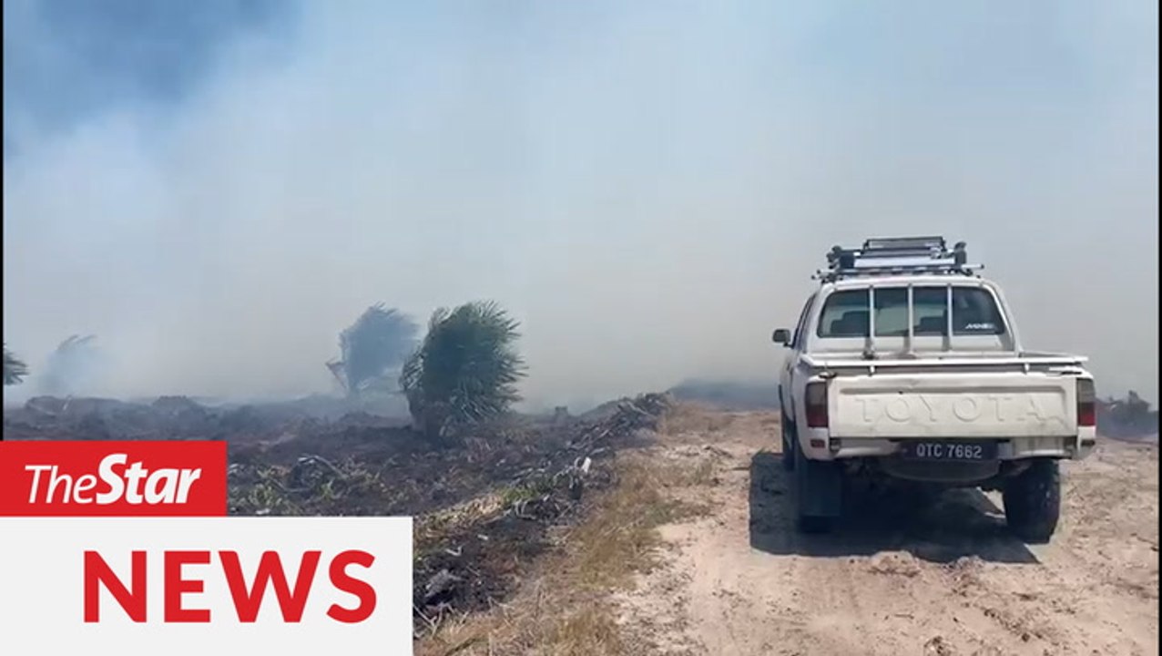 Firemen battling to stop wildfires in Miri