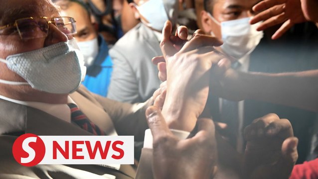 Cops to call organisers of gathering during Najib verdict for breaching Covid-19 SOPs