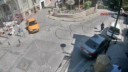 Turistin cep telefonuyla kaçan taksici yakalandı