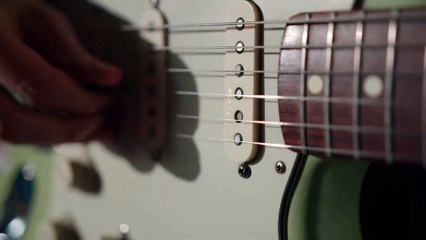 60) Music.  Guitar Bass.  Freese Frame. Stayloose. Dance et électro.  Dramatique