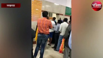 सिविल अस्पताल में कोरोना जांच के लिए खड़े मरीज़