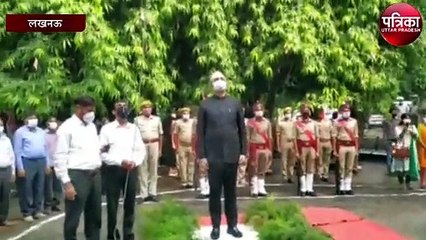 लखनऊ डीएम ने कार्यालय पर फहराया तिरंगा दी सभी को बधाई