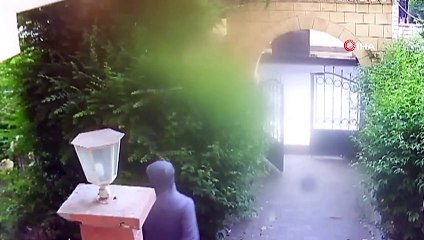 Hırsızlar kaçtı, bekçi kovaladı... Yaşananlar kameraya böyle yansıdı