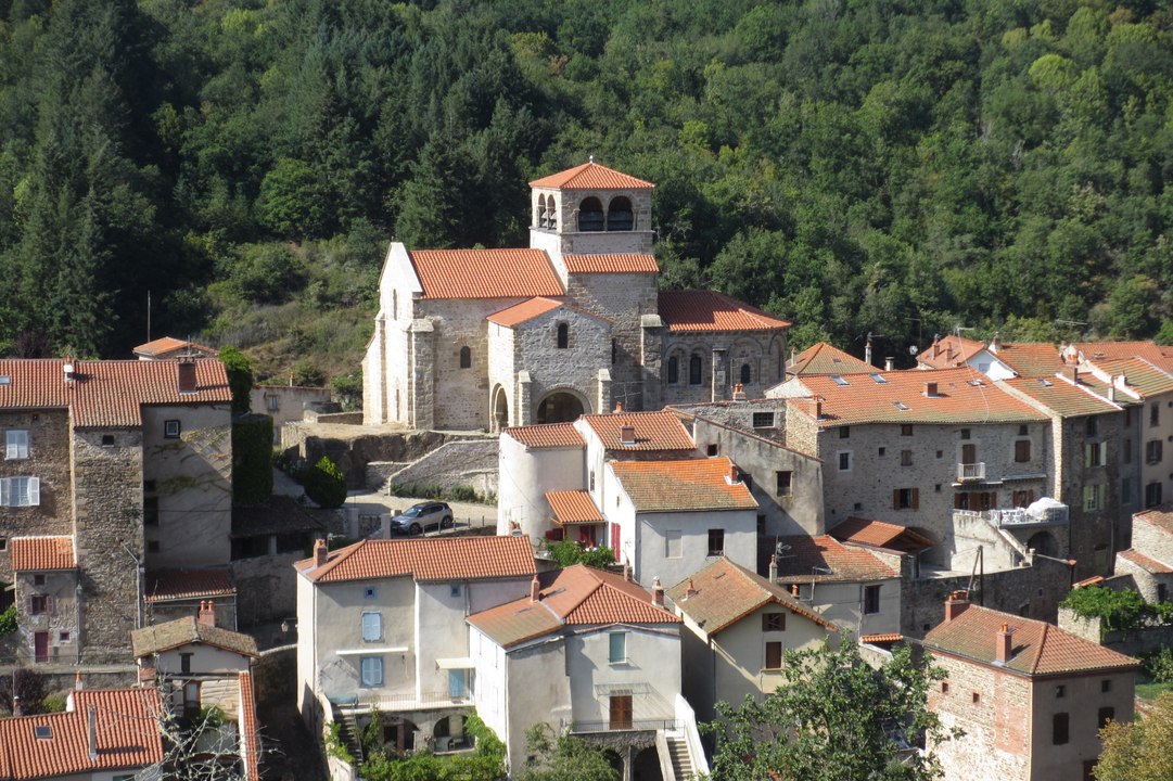 Les Petites Cités de caractère® d'Auvergne: Auzon en Haute-Loire